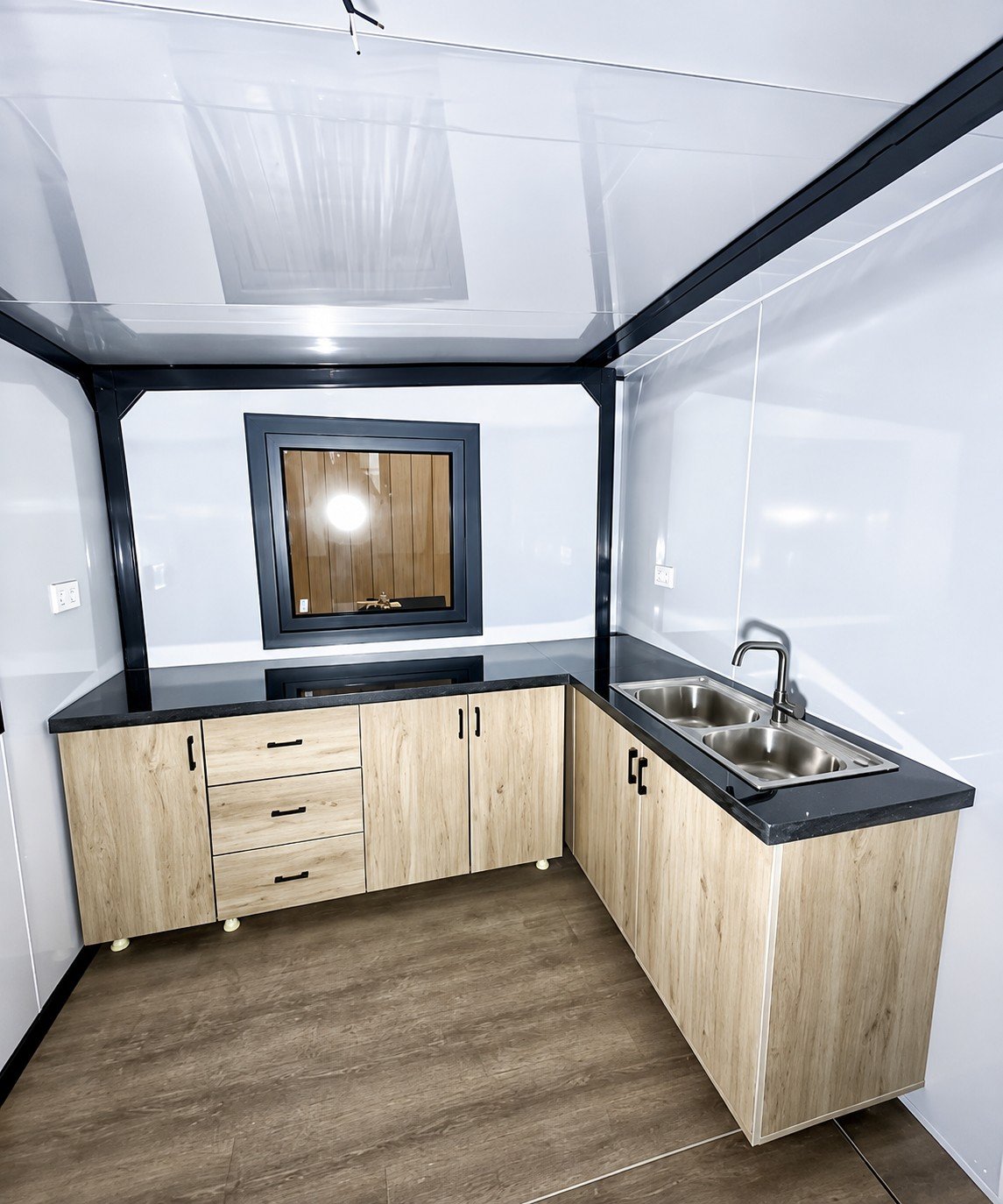 Segundo ejemplo de cocina del proveedor. No es el equipamiento común de todas las casas.